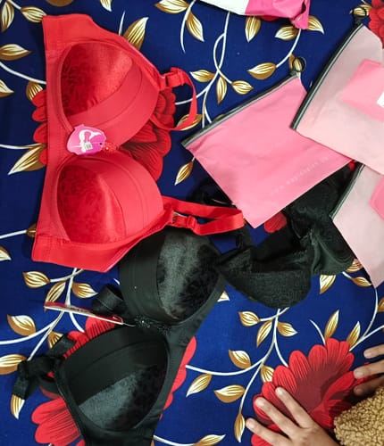 Customer photo review of Black Chromatic Light Padded Bra