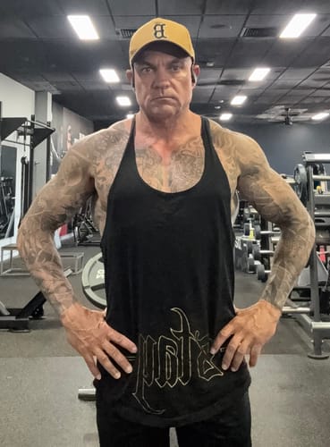 Customer photo review of HOLLOW T-BACK - gym singlet tanktop Stringer - Black/Gold