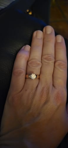 Customer photo review of 0.50-6.00 CT Round Cut Diamonds - Solitaire Rings