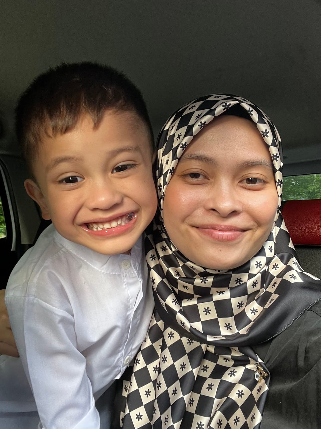 Customer photo review of Monogram Square (Black)