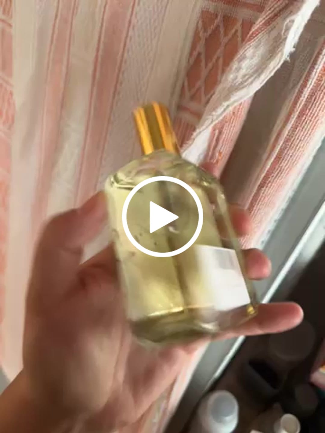Customer video review of Radiant Glow - Inspirado en LA VIE EST BELLE LECLAT de LANCOME 100ml