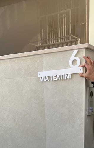 Customer photo review of Numero civico e testo sagomato modello Line 02 Acrilico