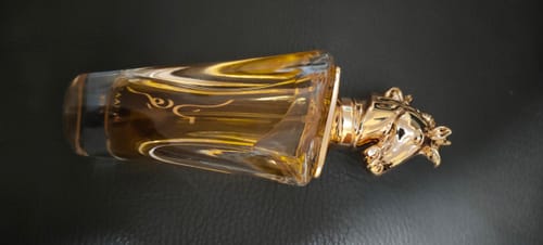 Reseña con foto de un cliente sobre Perfume Lattafa Maahir 100ml EDP