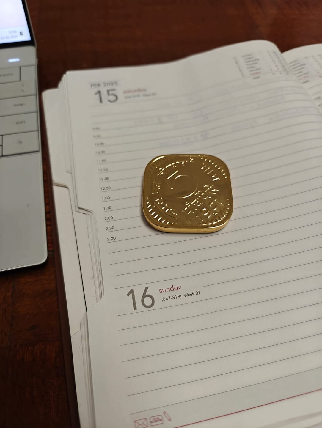 Customer photo review of Paperweight 5 Paise - Brass