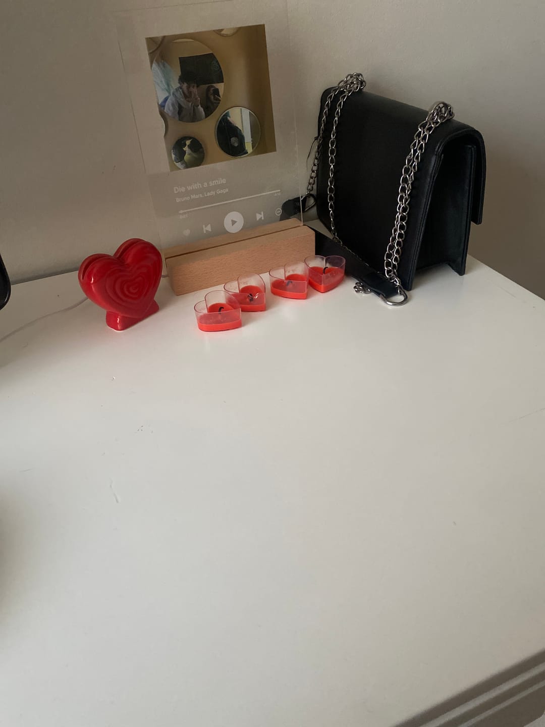Customer photo review of Lâmpada Spotify Personalizável (Foto & Música)