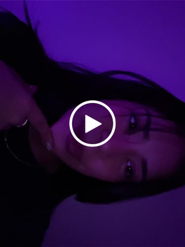 Customer video review of Pretty Glitter Lip Kit