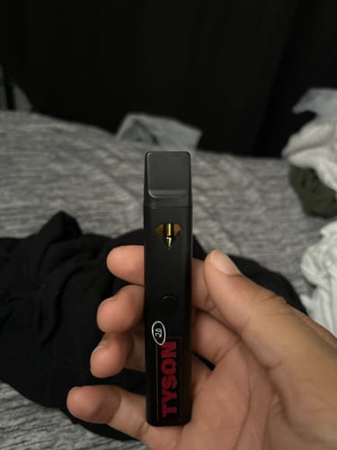 Customer photo review of Tyson 2.0 Undisputed Knock Out Blend Disposable - granddaddy purple Indica