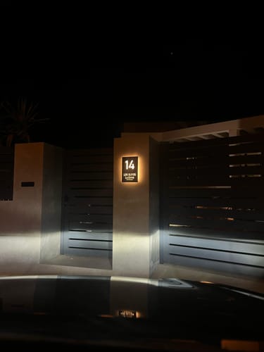 Customer photo review of Numero civico e testo luminoso modello Lux Vertical