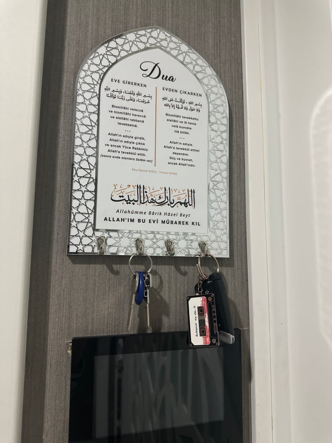 Customer photo review of Ahşap Anahtarlık, Eve Giriş Duası ve Evden Çıkış Duası Yazılı Anahtarlık