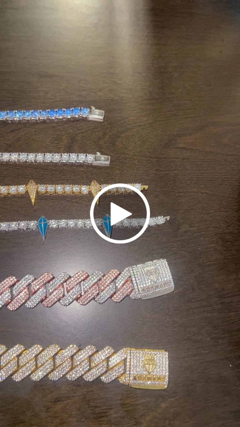 Customer video review of 20mm Monaco Chain - Two Tone