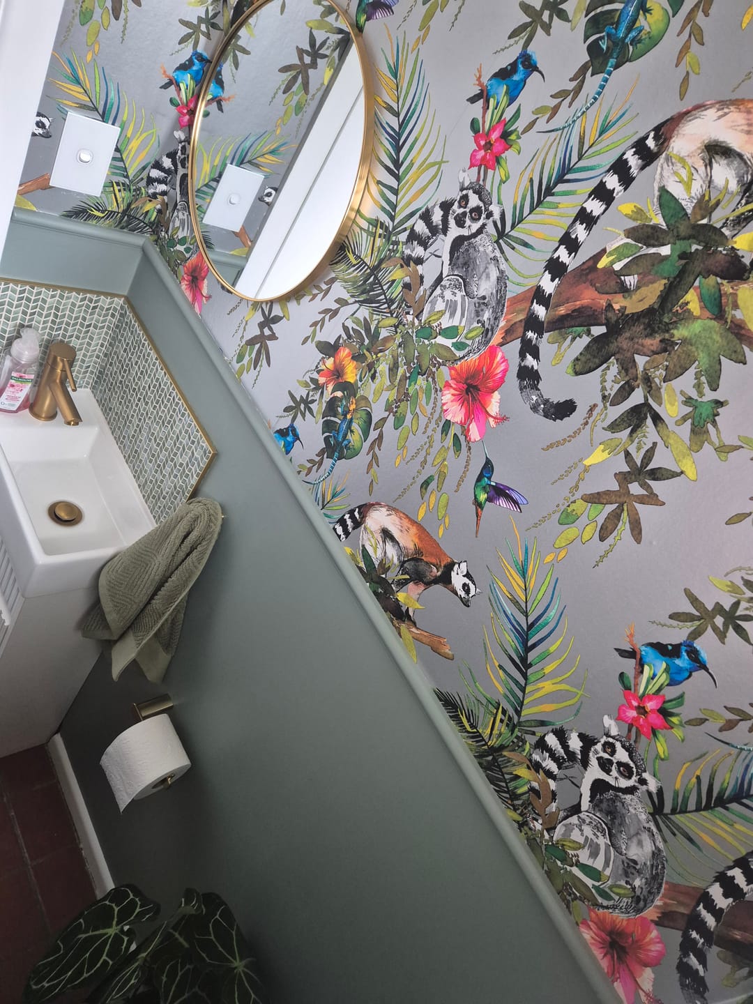 Customer photo review of Lemur Wallpaper - Silver