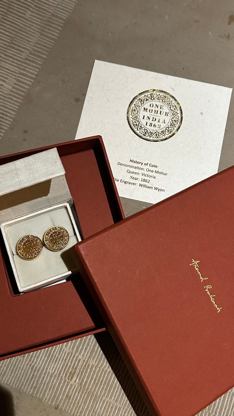 Customer photo review of Cufflinks One Mohur - Goldplated