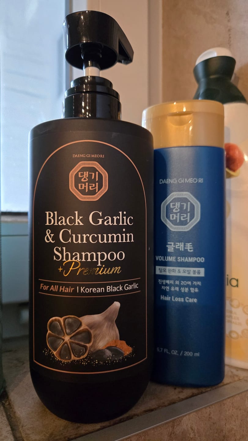 Customer photo review of Премиум анти-ейдж шампоан против косопад с Черен чесън и куркумин Doori Black Garlic and Curcumin Shampoo