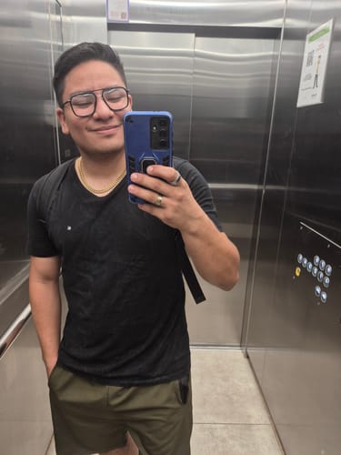 Reseña con foto de un cliente sobre Cadena Cuban Link Oro 8mm