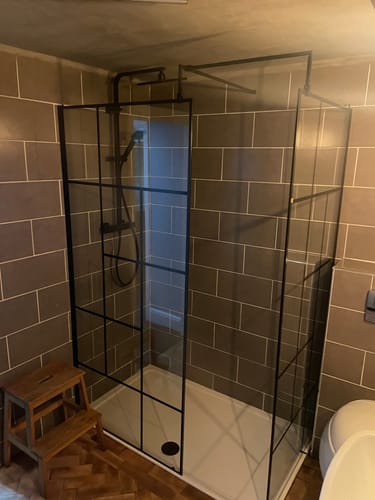 Customer photo review of Trieste 1950 x 800mm Matt Black Abstract Frame Wetroom Screen with Support Bar - 8mm Glass