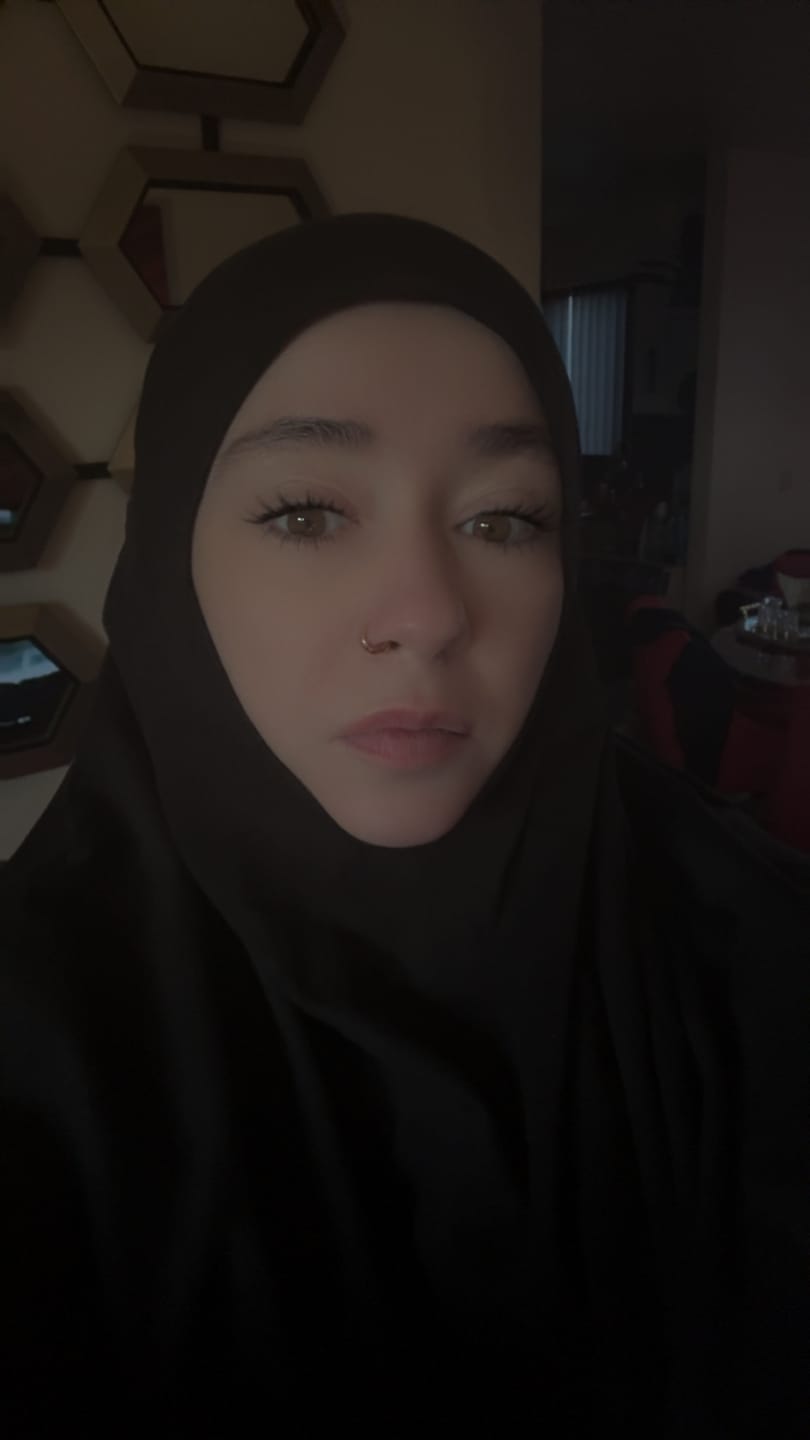 Customer photo review of Enaara Prayer, Contour Hijab 'Black'