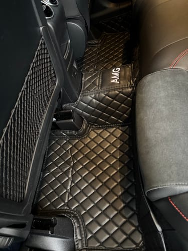 Customer photo review of Personalisierte Auto Fußmatten – Maßanfertigung mit Logo