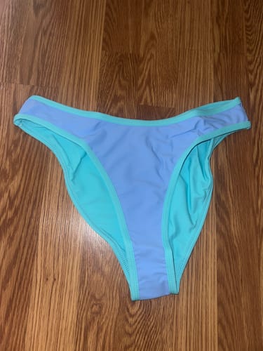Customer photo review of JESSIE Peri Classic Bikini Bottoms