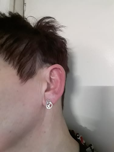 Customer photo review of Boucles d'oreilles Peace and Love argent