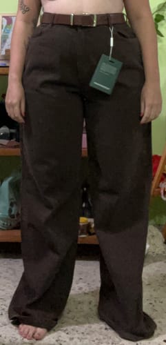 Ana Júlia F. review of Calça Jeans Wide Leg Buriti Marrom Escuro image 1 out of 2