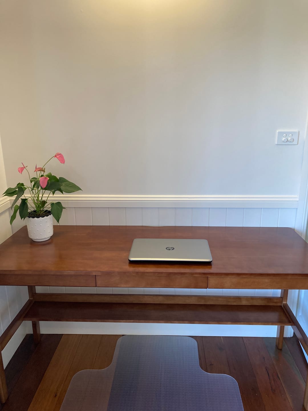 Customer photo review of Lynard Walnut Color Solid Wood Study Desk with Drawers/Rubberwood/Long Study Desk/1.6M/1.8M
