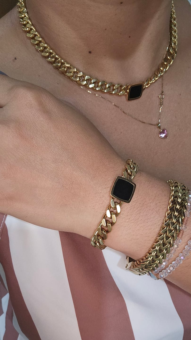 Customer photo review of Colar Corrente Pedra Onix Quadrada Banhado em Ouro 18K