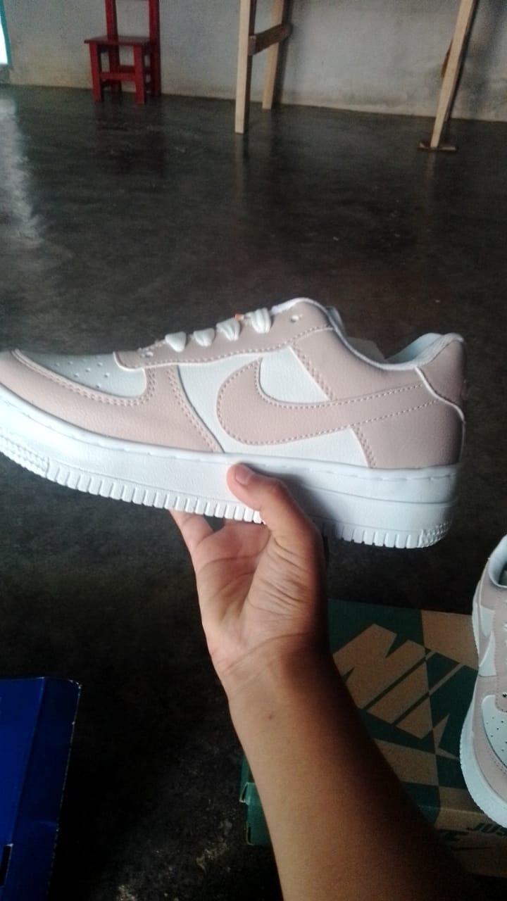 Customer photo review of Tenis 270 Maquillaje Blanco