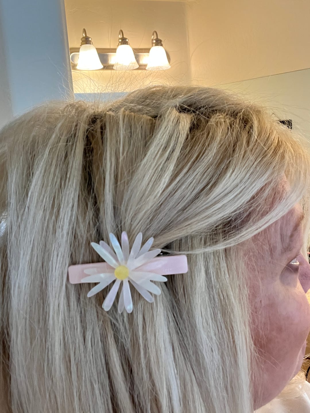 Customer photo review of Daisy Alligator Hair Clip