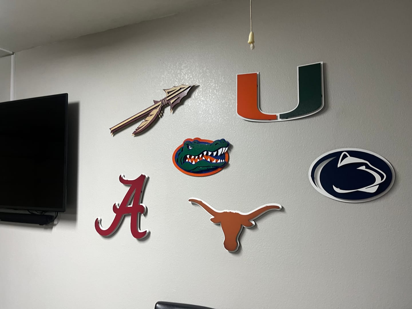 Customer photo review of Miami Hurricanes "U" 3D Vintage Metal Wall Art