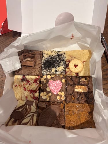 Customer photo review of Valentines Brownie & Blondie Mixed Box