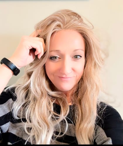 Customer photo review of JBEXTENSION 22 Inches Peach Blonde Body Wave Free Part Frontlae Glueless Wig INéS