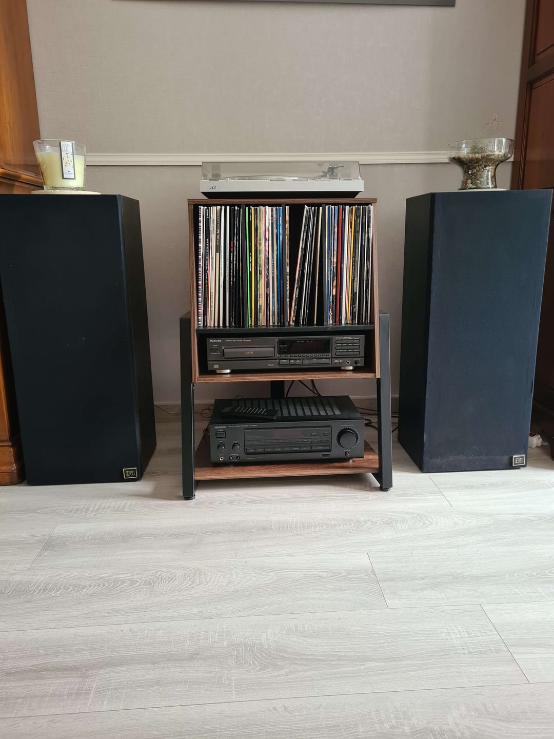 Customer photo review of Eiffel Record Player Stand