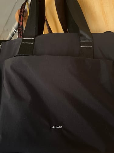 Reseña con foto de un cliente sobre Cartera De Hombro Notebook Nylon Icónica