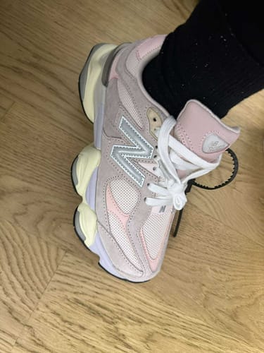 Customer photo review of New balance 9060 rose/beige