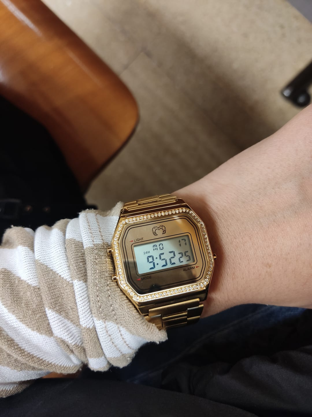 Customer photo review of Reloj Digital Vintage Brillo ~ Oro