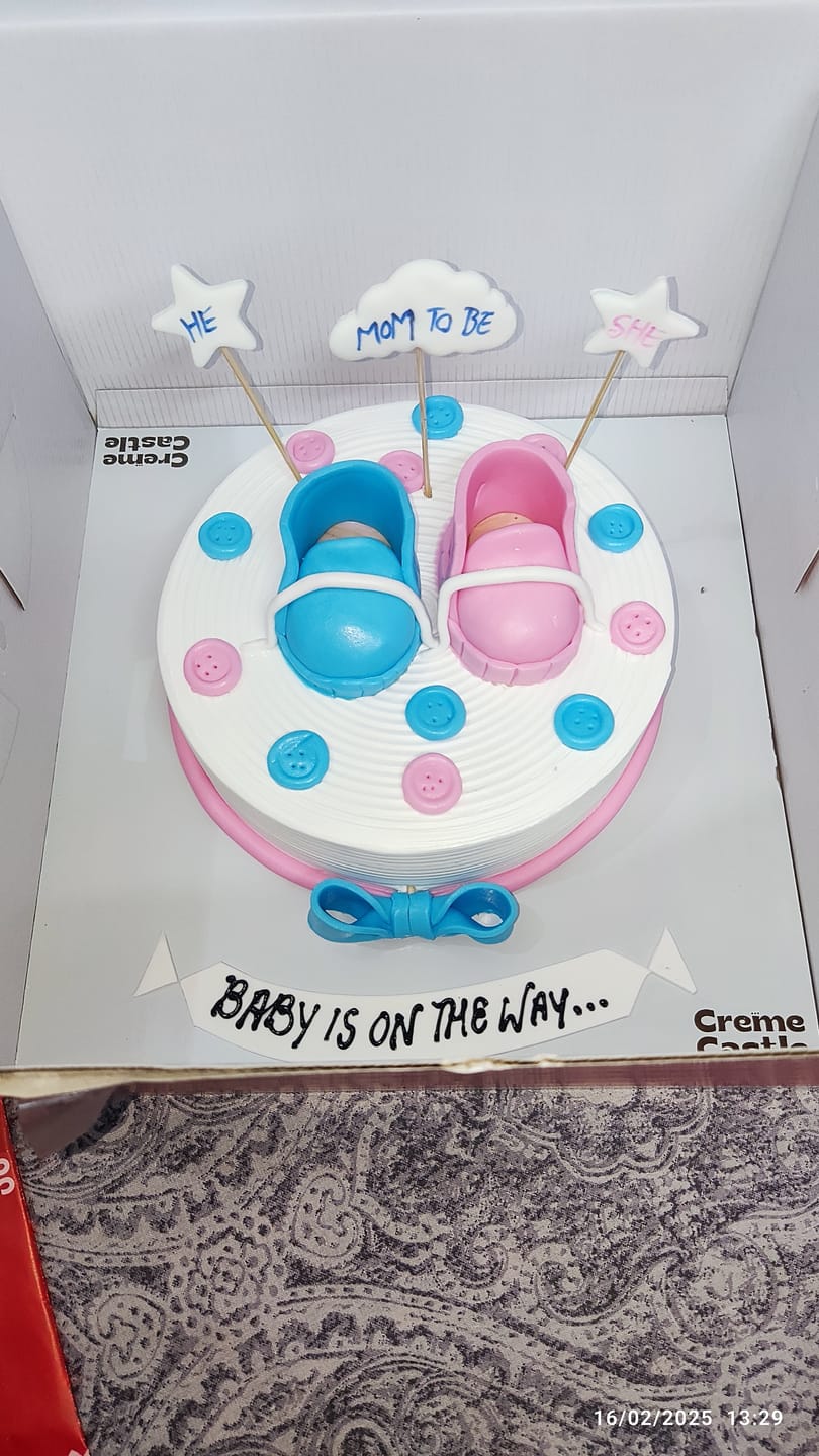 Customer photo review of Baby Shower Shoes Design Cake