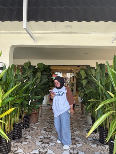 Customer photo review of Los Angeles Dodgers MLB Arch Heather Gray Short Sleeve T-Shirt