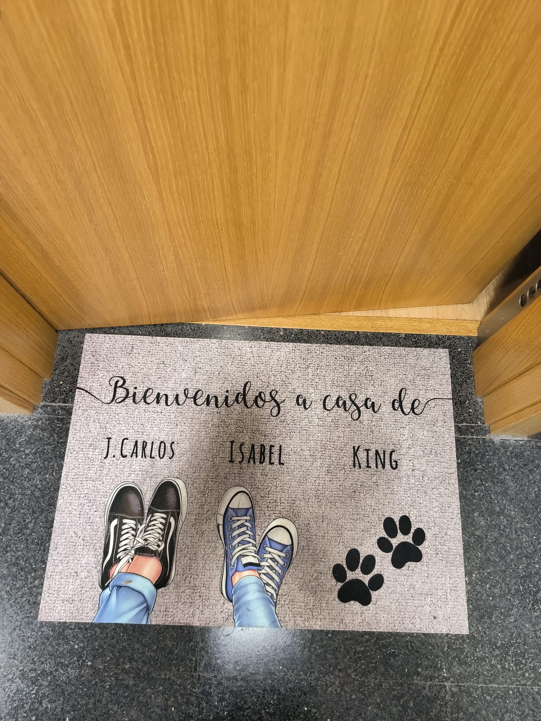 Customer photo review of Zapatos y patas - Felpudo personalizado