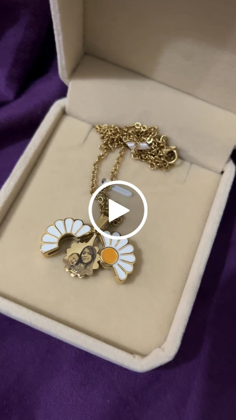 Customer video review of Printave™ Personalized Flower Necklace