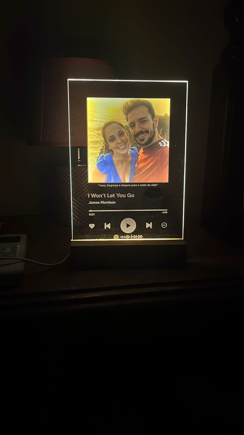 Customer photo review of Lâmpada Spotify Personalizável (Foto & Música)