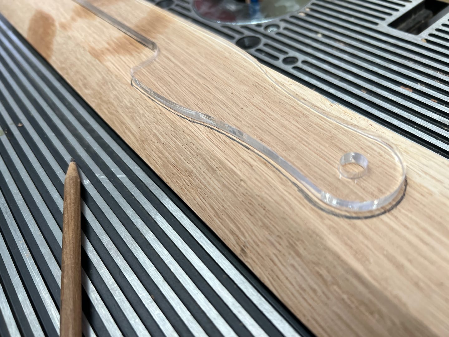 Customer photo review of 15.8X2.0" Bread Cutting Bow Knife 2 Acrylic Router Template