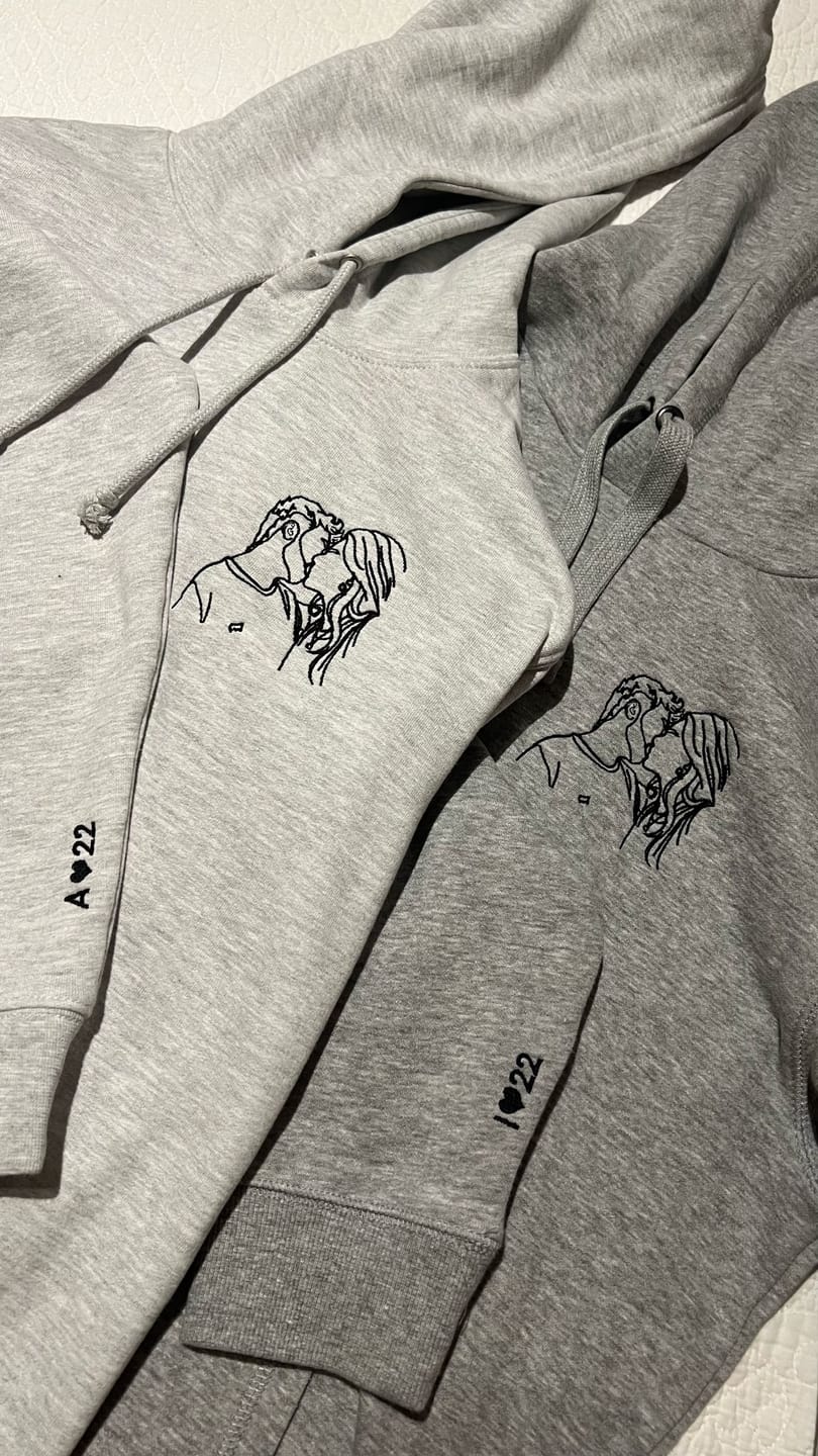 Customer photo review of Hoodie Retrato Line Art Personalizável