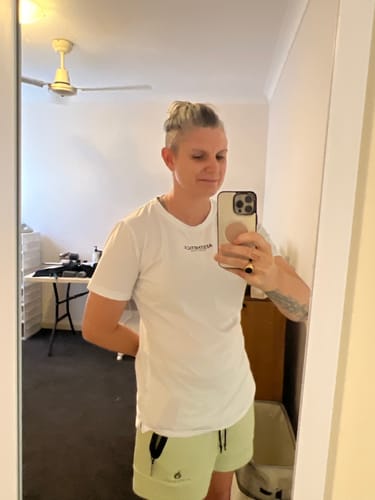 Customer photo review of Aesthetics.- Fitted Muscle T-shirt - Curved Hem - White