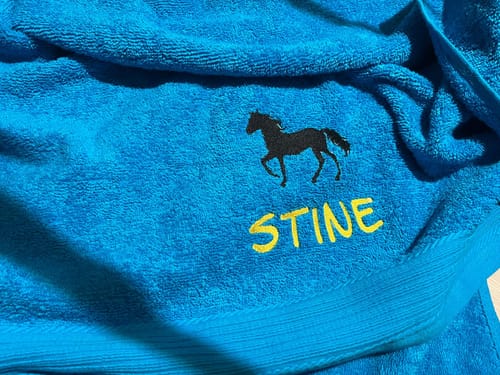 Customer photo review of Personalisiertes Kinder Handtuch mit Namen und Motiv bestickt