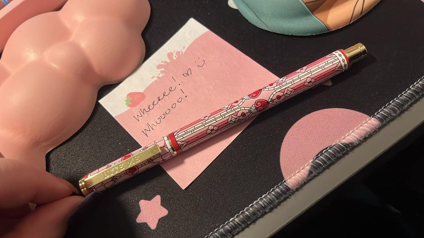 Customer photo review of Bite Me Pen