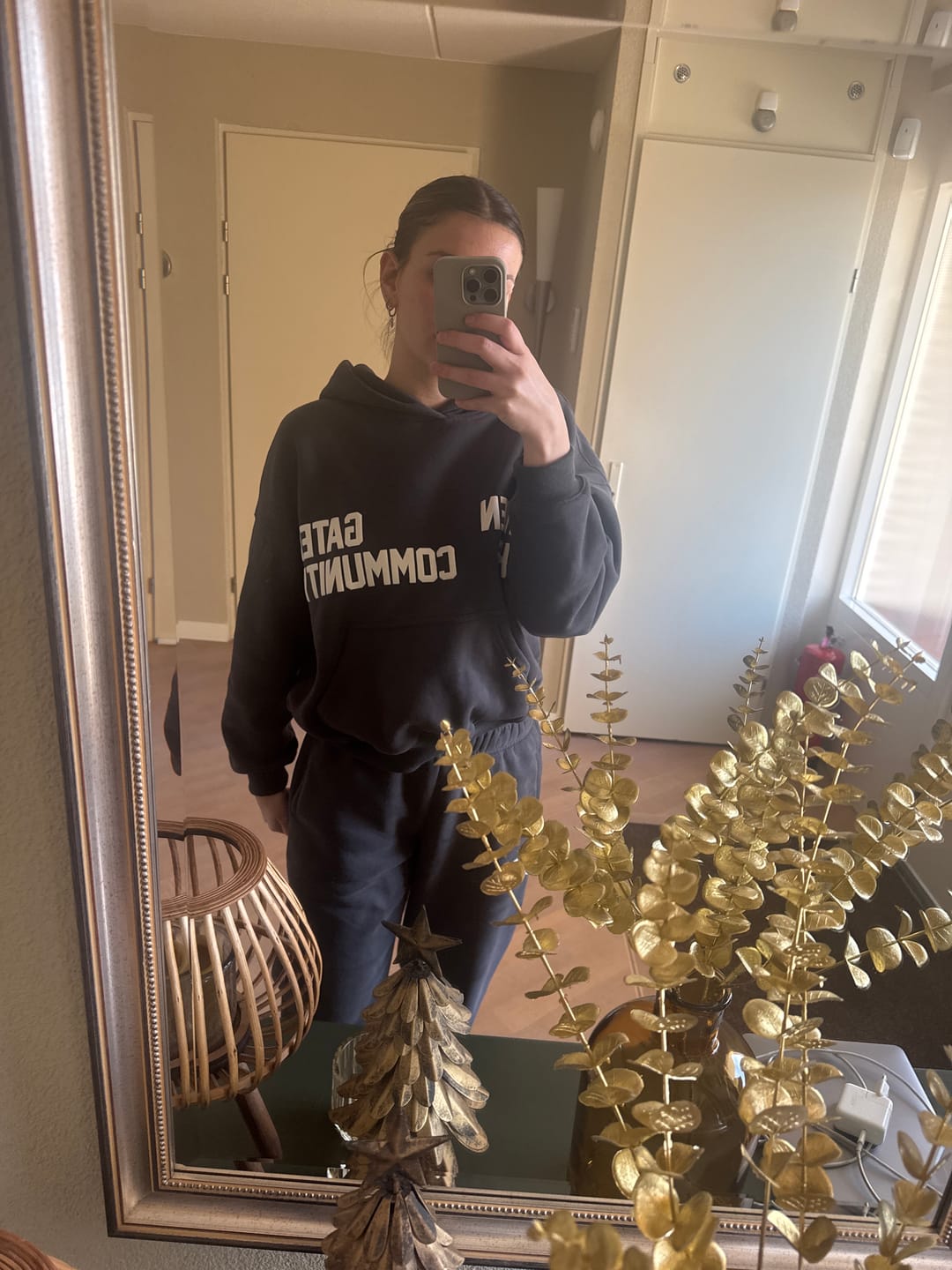 Kundenbewertung mit Foto von GATED COMMUNITY SWEATPANTS DARK GREY