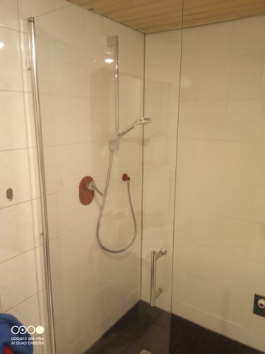 Customer photo review of SONNI Dusche Nischentür Duschtür ESG Glastür mit Nano Beschichtung 70-90cm Höhe 185/195cm