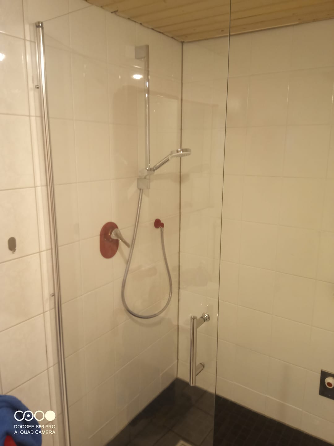 Customer photo review of SONNI Dusche Nischentür Duschtür ESG Glastür mit Nano Beschichtung 70-90cm Höhe 185/195cm