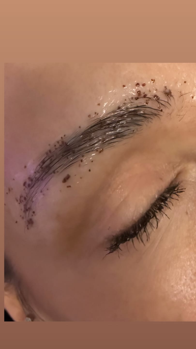 Customer photo review of Brow Care - Brow Polish - 60ml