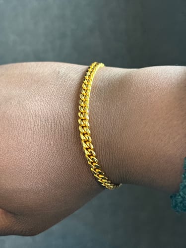 Customer photo review of CLEAN CUBANA BRACELET. - 6MM 18K GOLD